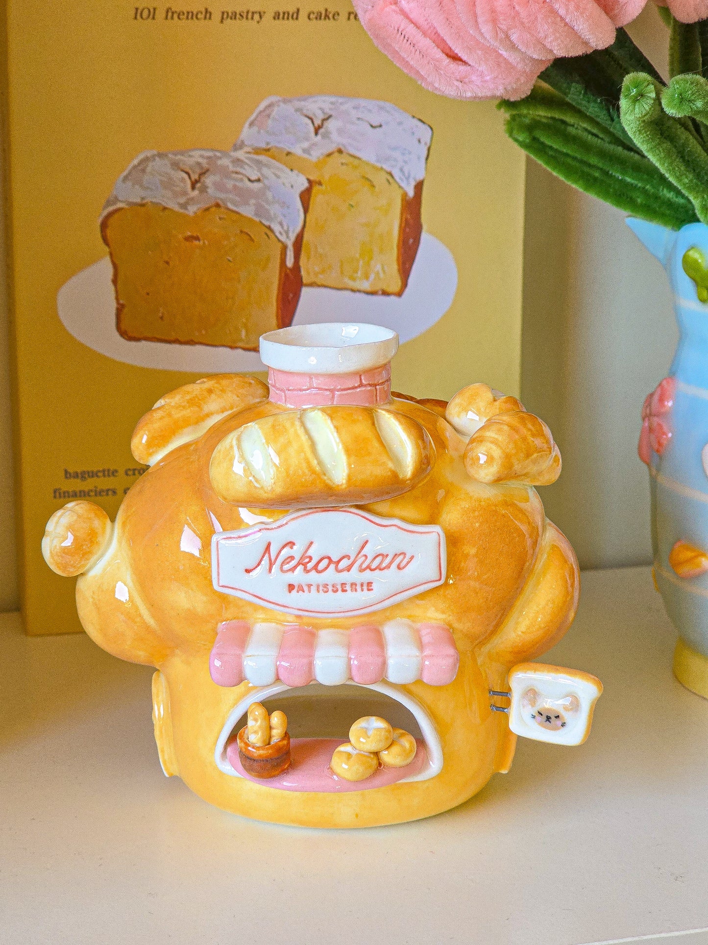 Nekochan bakery candle holder- croissant