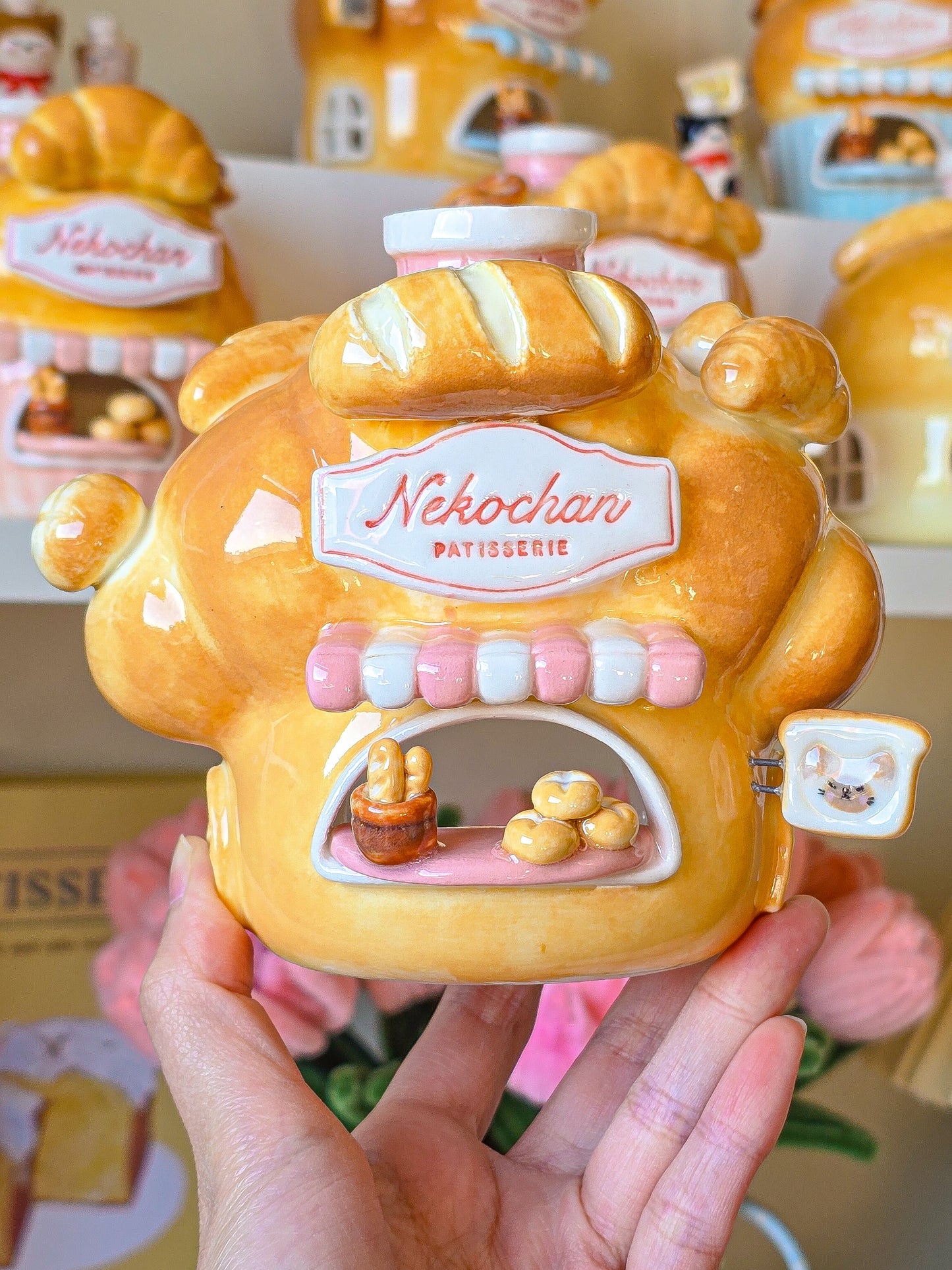 Nekochan bakery candle holder- croissant