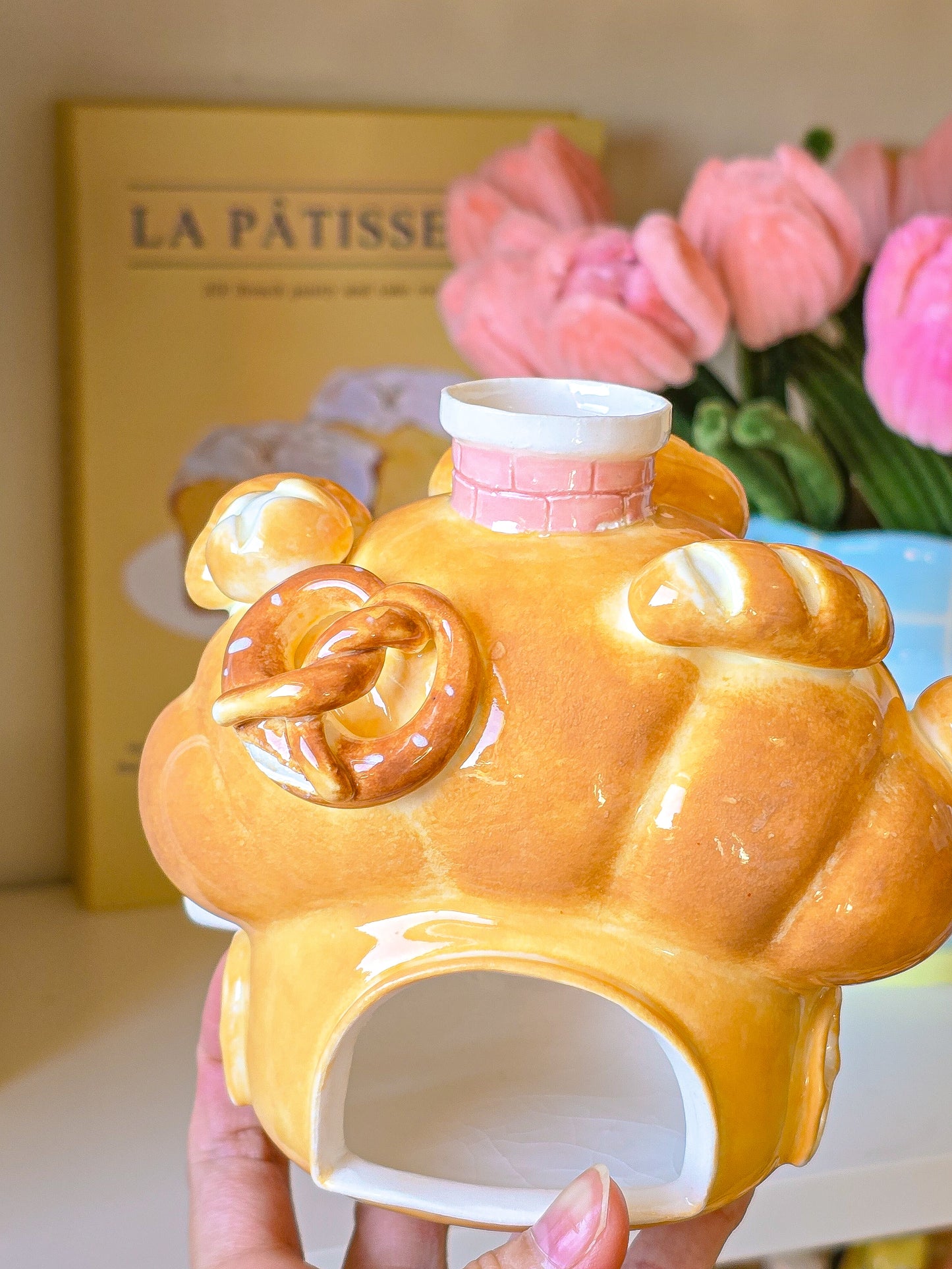 Nekochan bakery candle holder- croissant