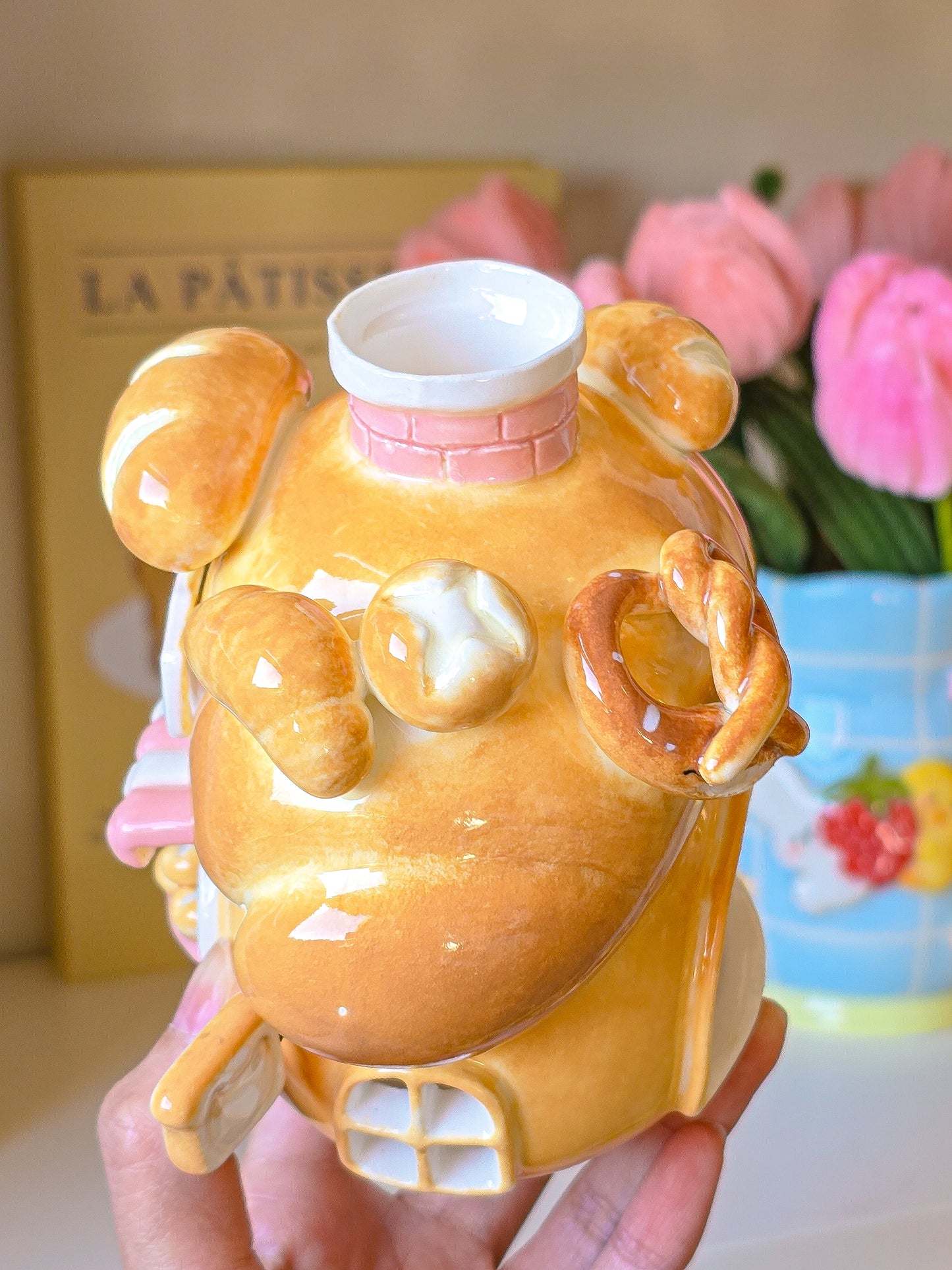 Nekochan bakery candle holder- croissant