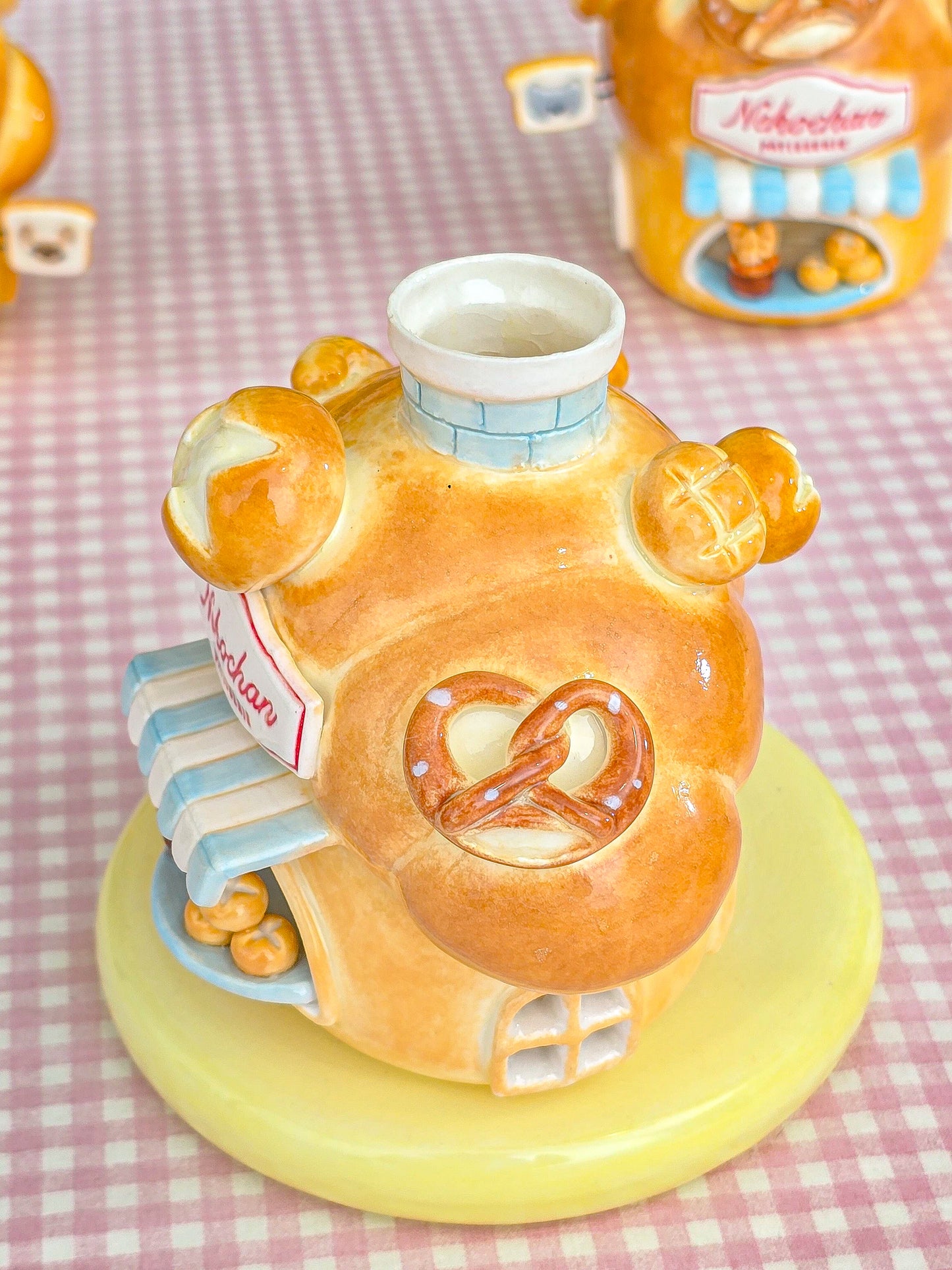 Nekochan bakery candle holder- croissant