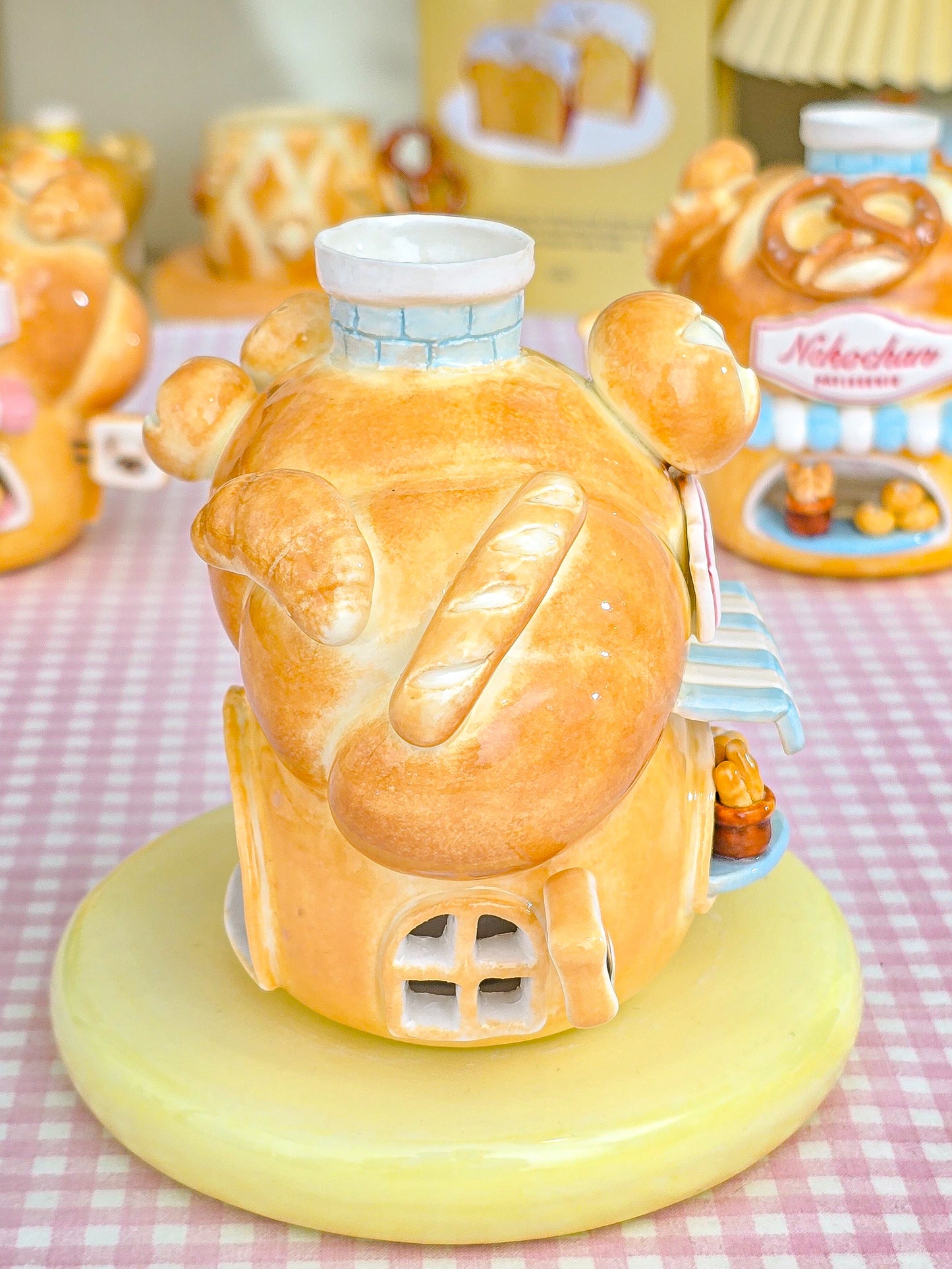 Nekochan bakery candle holder- croissant