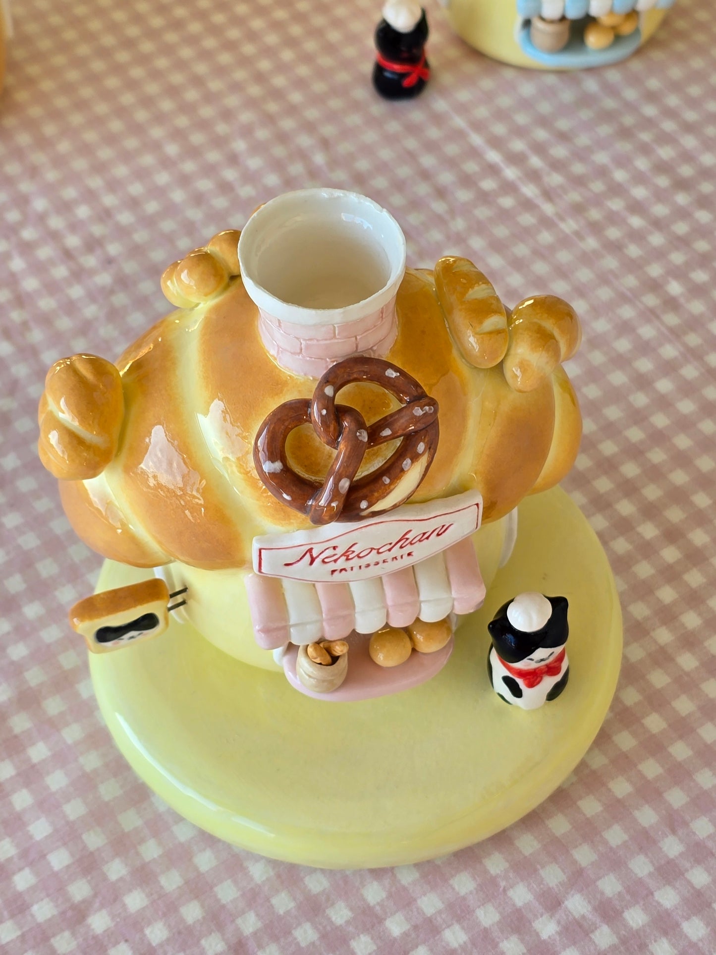 Nekochan bakery candle holder - Croissant
