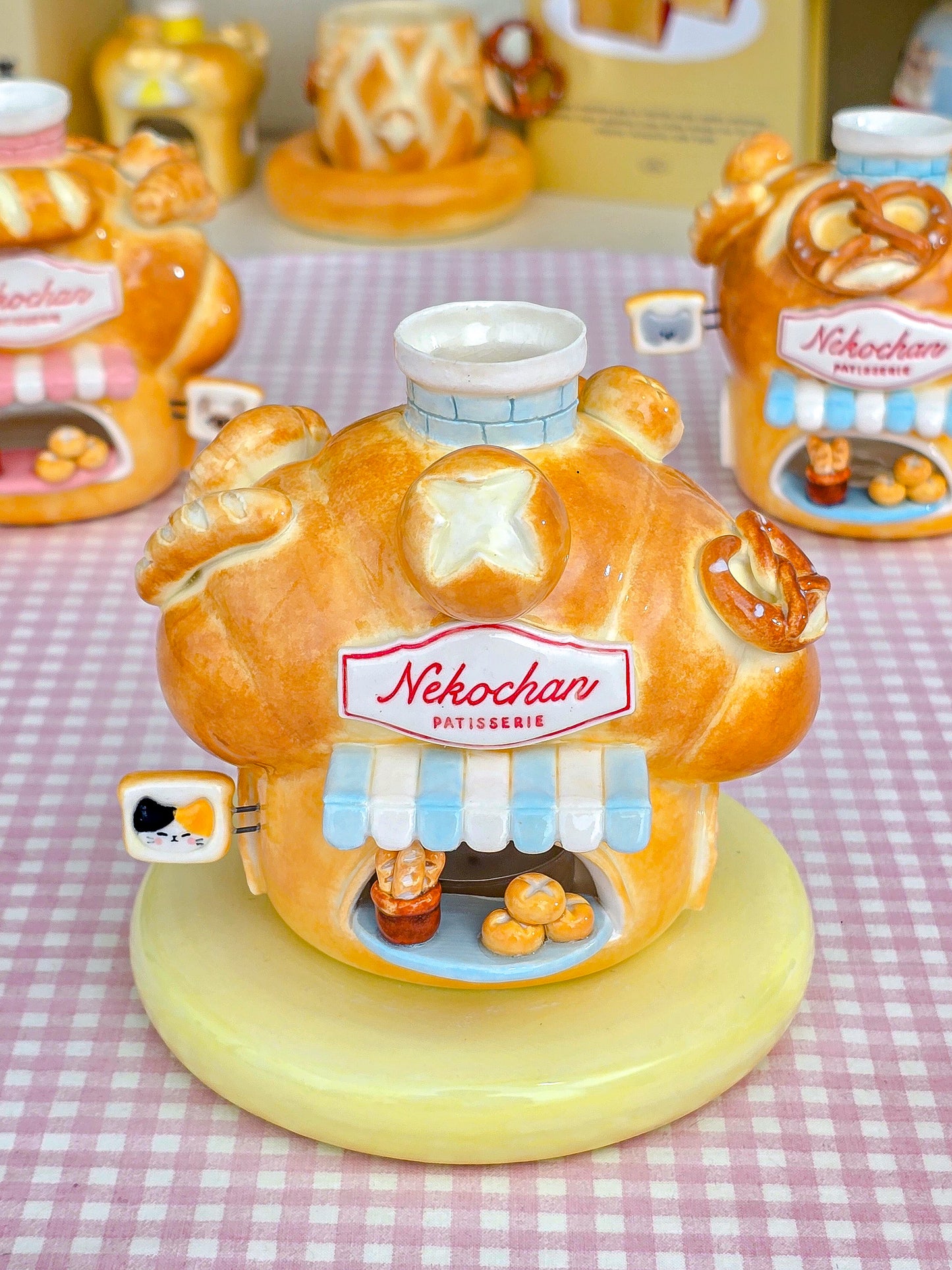 Nekochan bakery candle holder- croissant