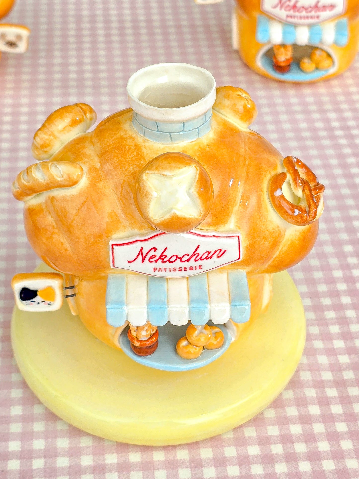 Nekochan bakery candle holder- croissant