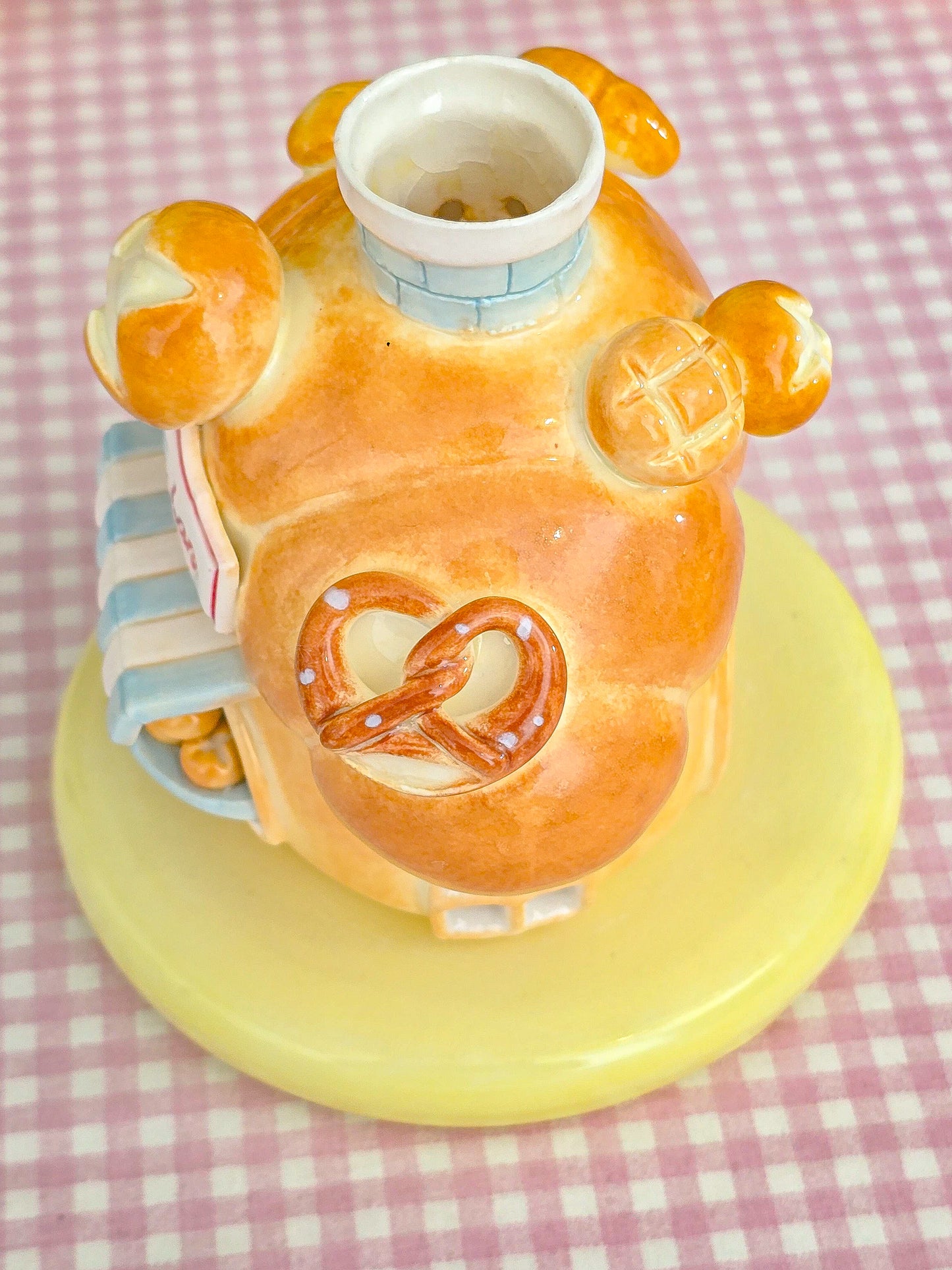 Nekochan bakery candle holder- croissant