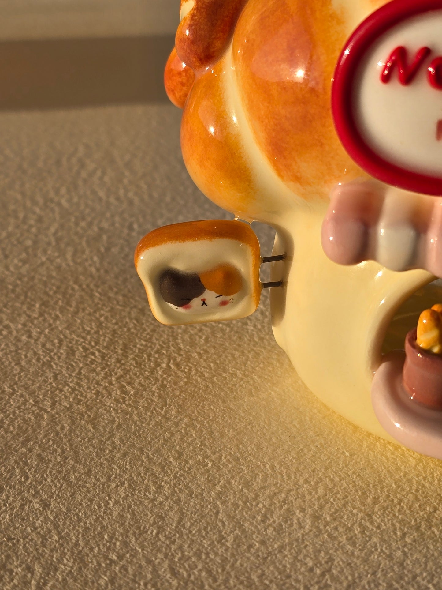 Nekochan bakery candle holder - Pink Croissant