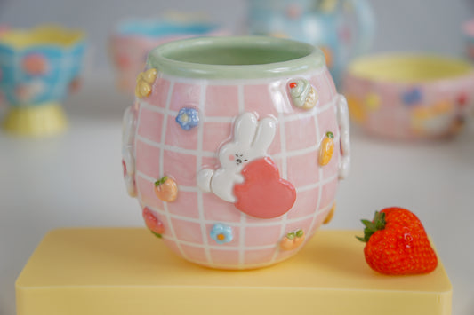 Pompom the bunny honey vase