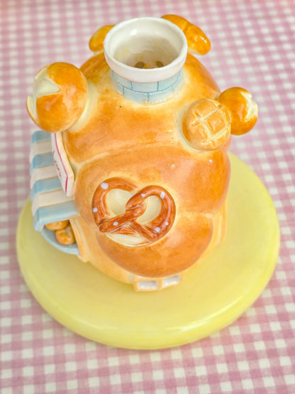 Nekochan bakery candle holder- croissant