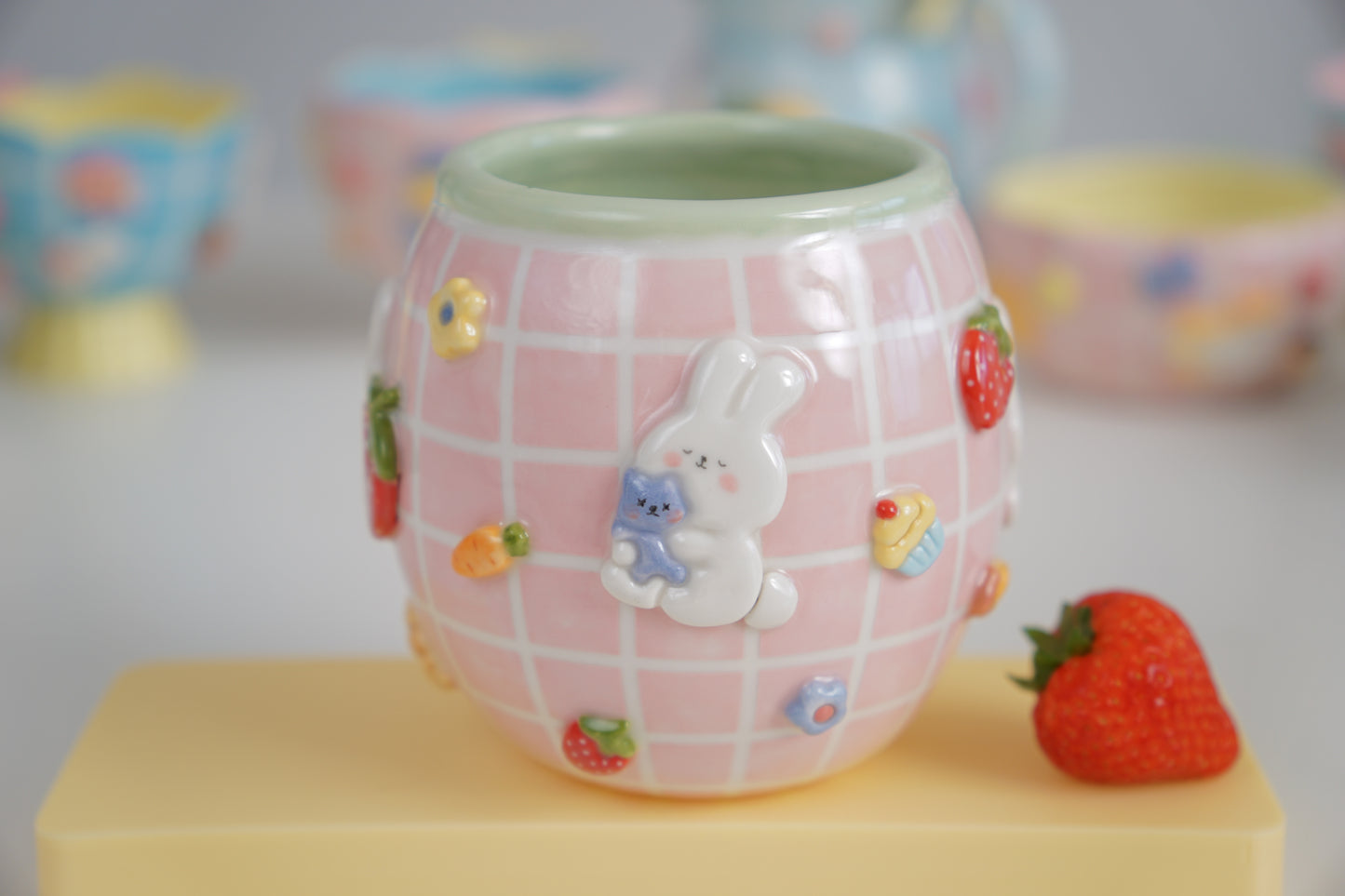 Pompom the bunny honey vase